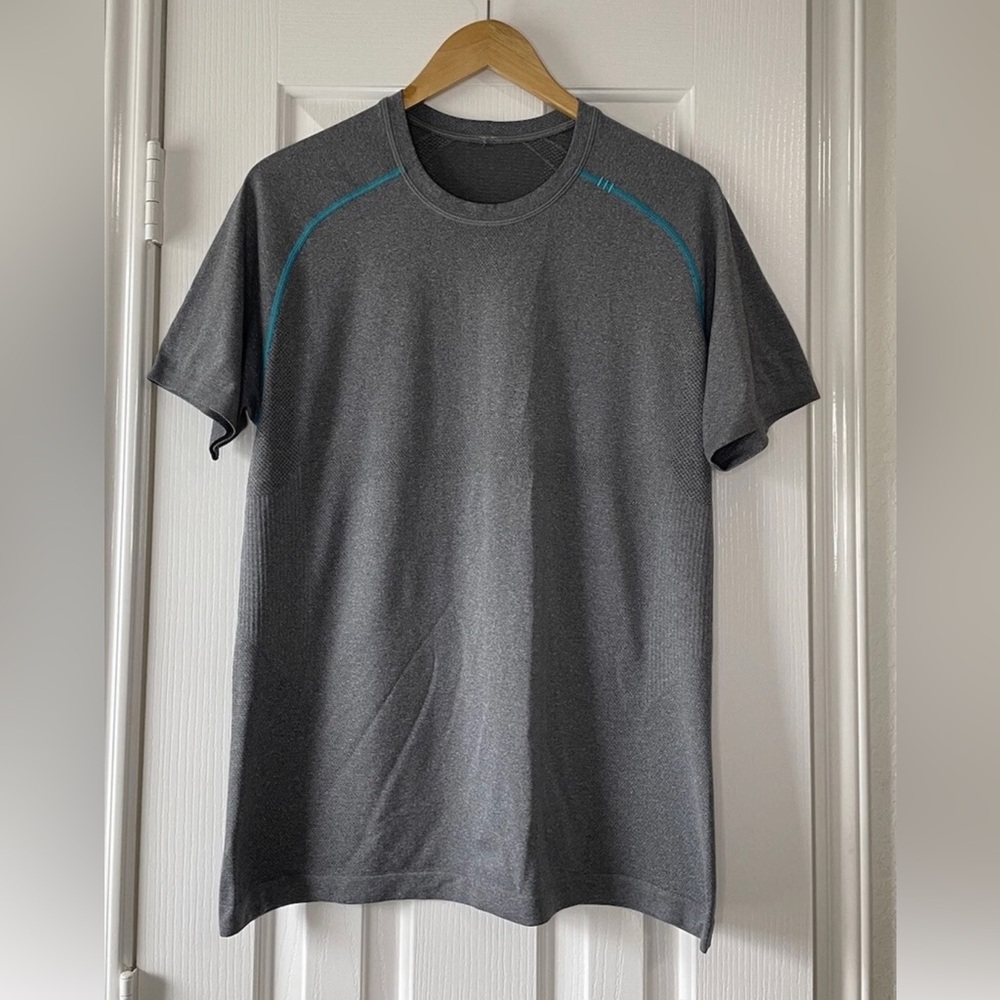 Lululemon Men's Gray Short Sleeve Performance Tee Metal Vent Tech Sz M